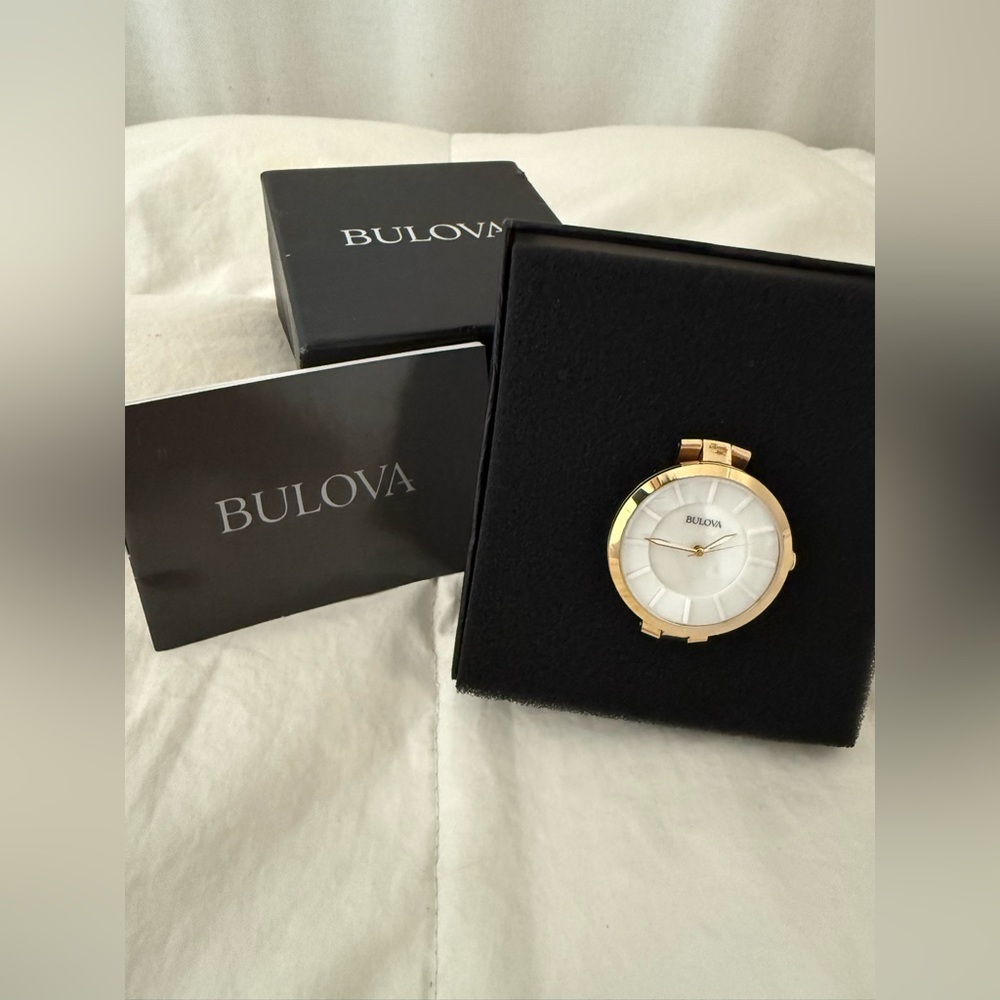 Bulova minimalist analog bracelet watch